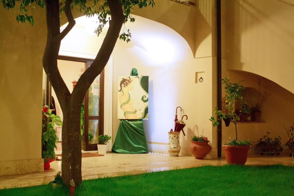 فندق كازيرتافي  L' Antico Cortile المظهر الخارجي الصورة