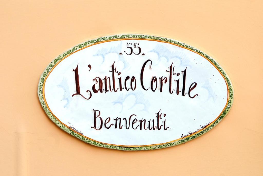 فندق كازيرتافي  L' Antico Cortile المظهر الخارجي الصورة
