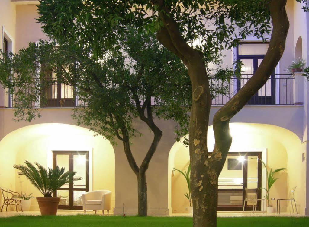 فندق كازيرتافي  L' Antico Cortile المظهر الخارجي الصورة